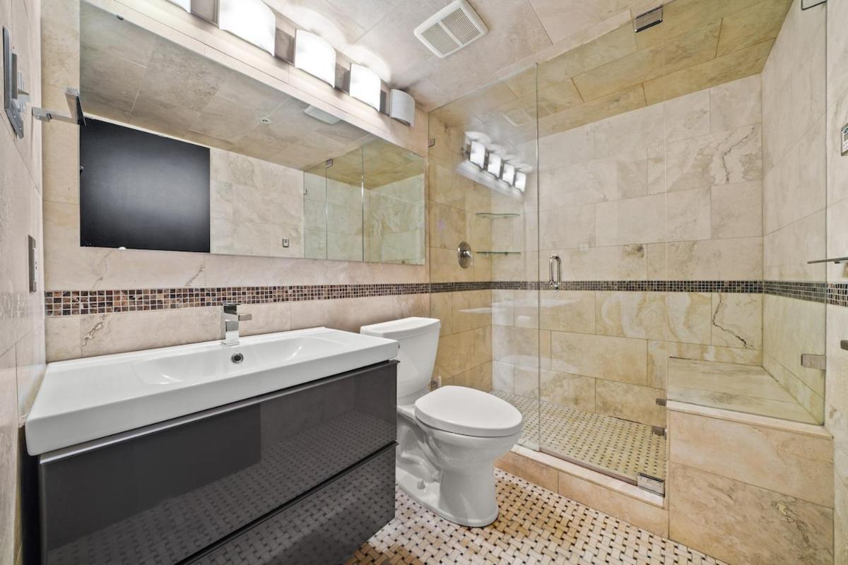 Beautiful 2 Bed Home Dt With Free Parking Vancouver Exterior foto