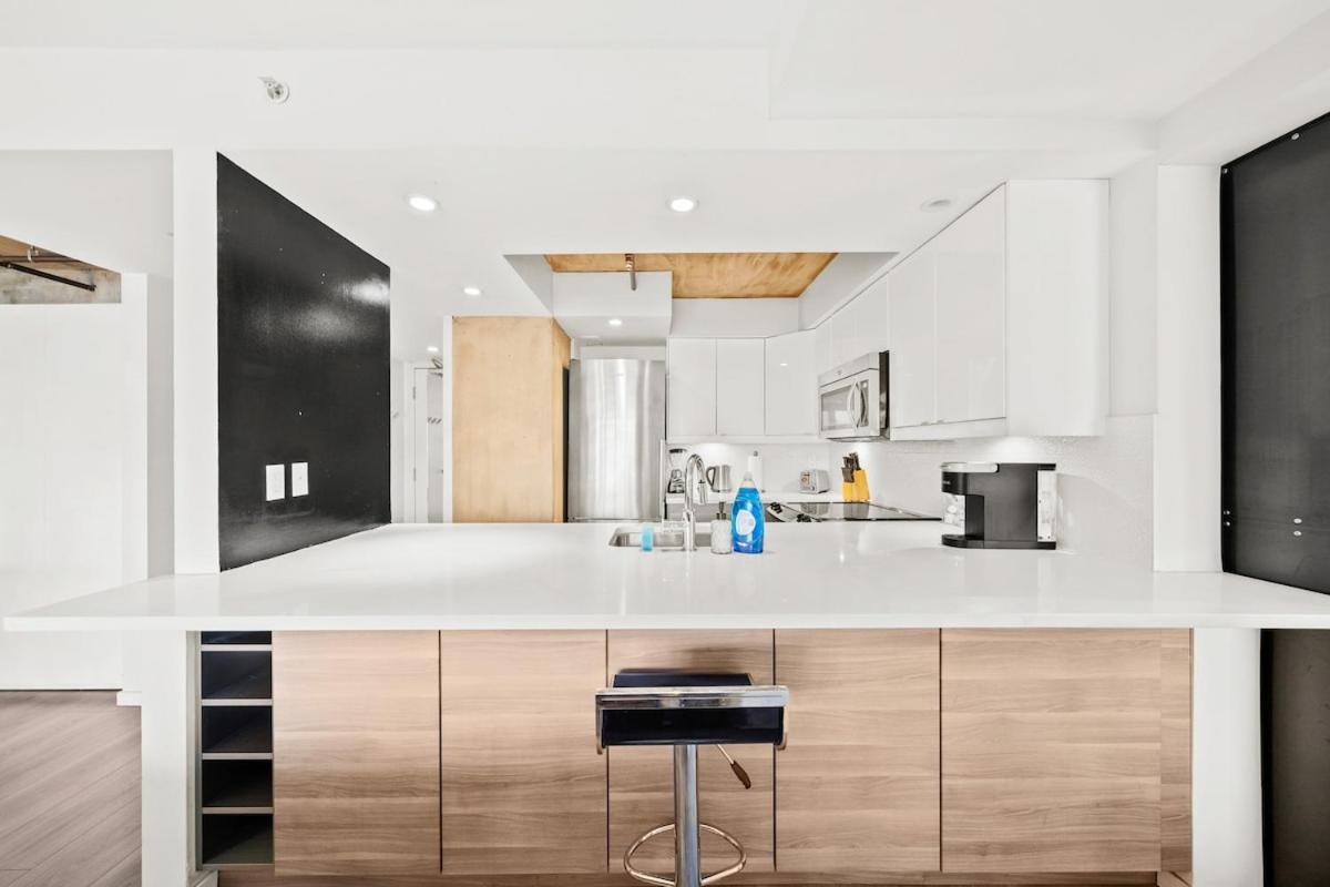Beautiful 2 Bed Home Dt With Free Parking Vancouver Exterior foto