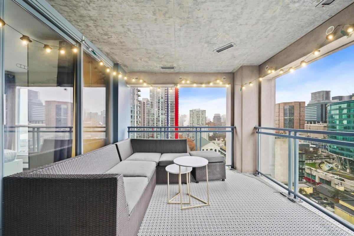 Beautiful 2 Bed Home Dt With Free Parking Vancouver Exterior foto