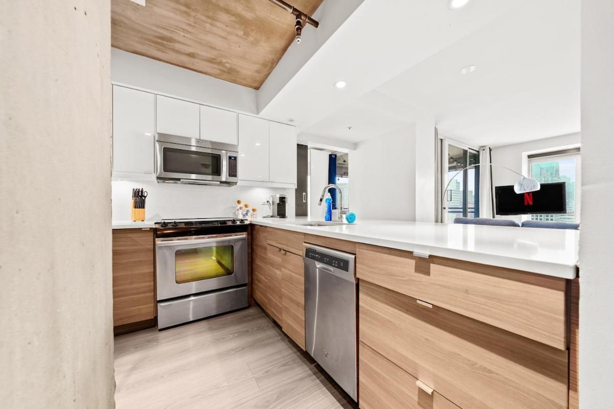 Beautiful 2 Bed Home Dt With Free Parking Vancouver Exterior foto