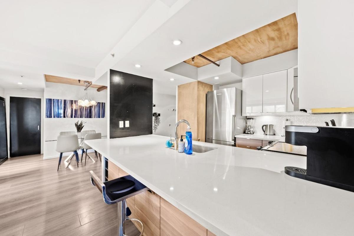 Beautiful 2 Bed Home Dt With Free Parking Vancouver Exterior foto