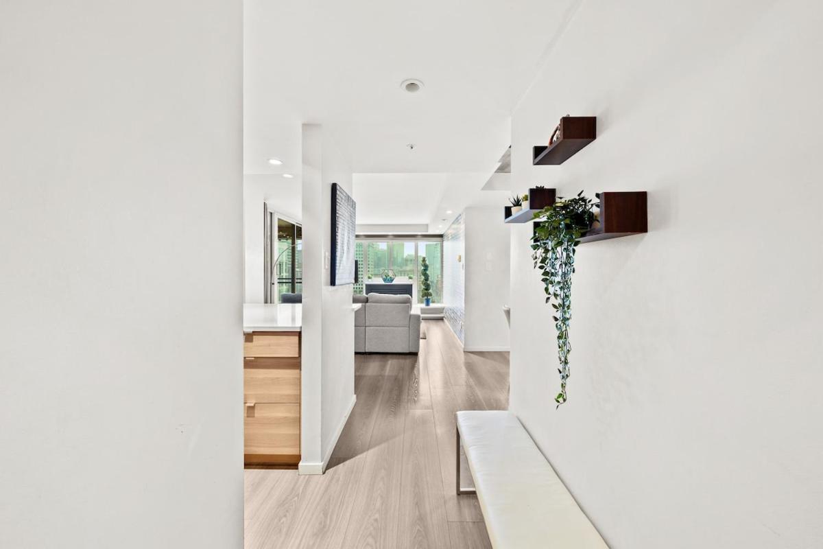 Beautiful 2 Bed Home Dt With Free Parking Vancouver Exterior foto
