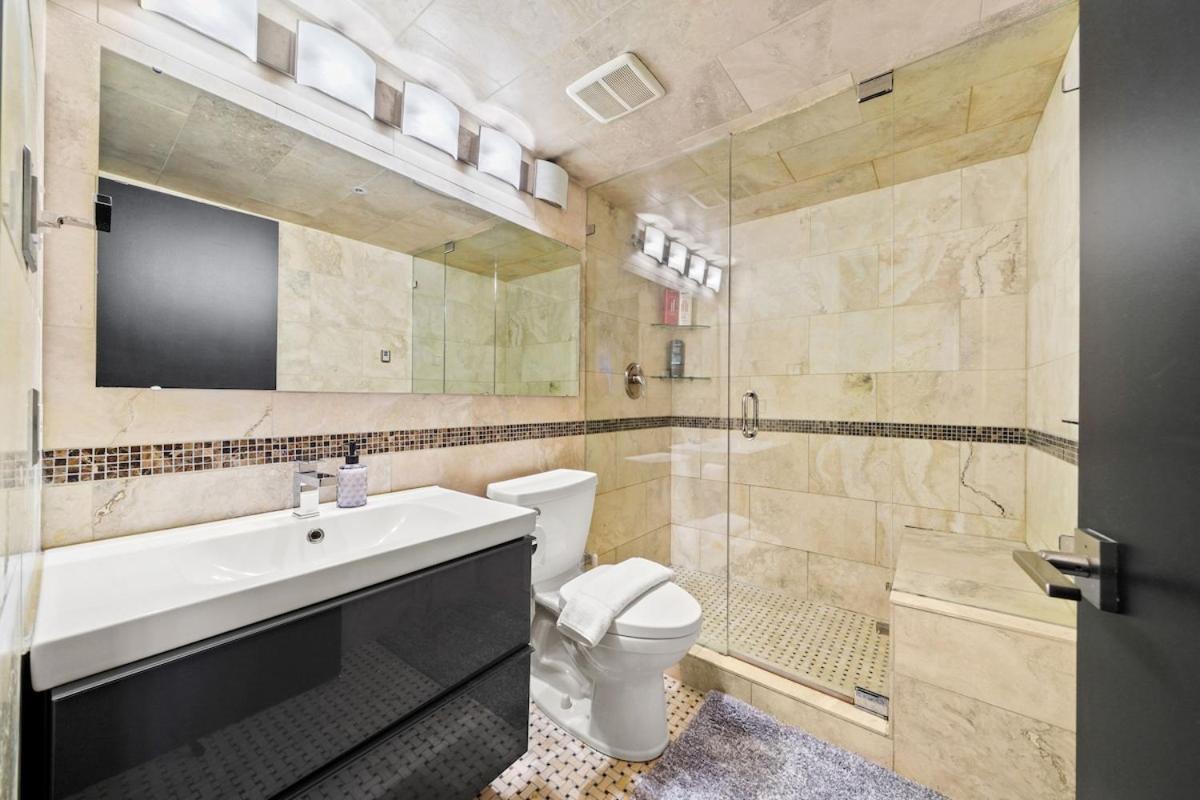 Beautiful 2 Bed Home Dt With Free Parking Vancouver Exterior foto